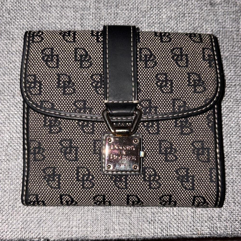 Like New Dooney & Bourke Wallet